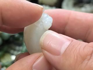 三件和田玉籽料挂件